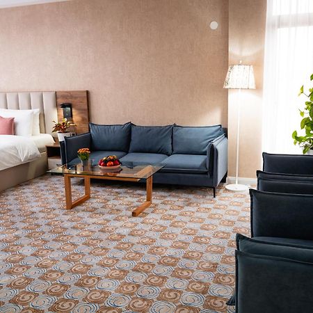 Cosmopolitan Hotel Shymkent Exterior foto
